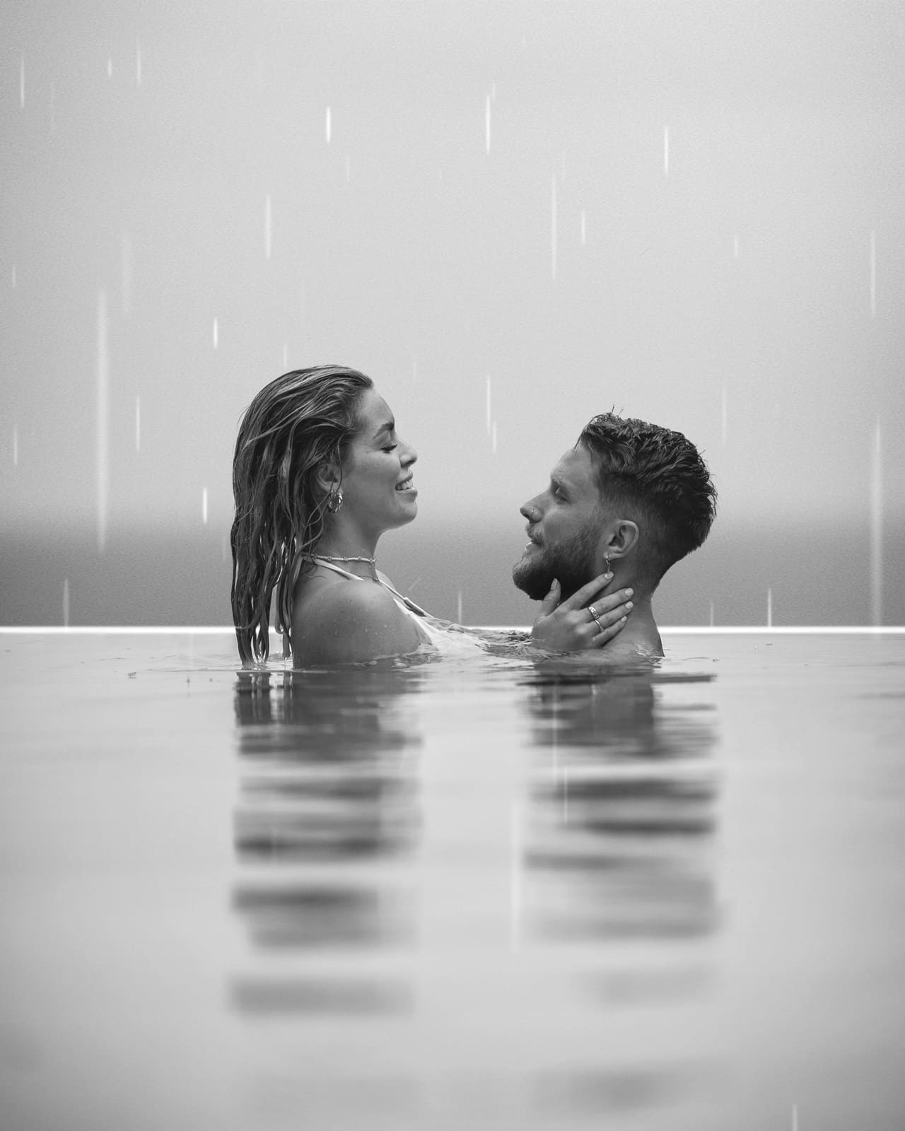 Chantal and Marvin Meyer together in an infinity pool in the rain.